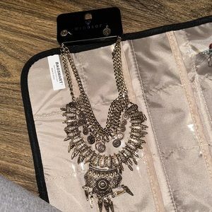 Brand new jewelry set necklace and earrings super cute